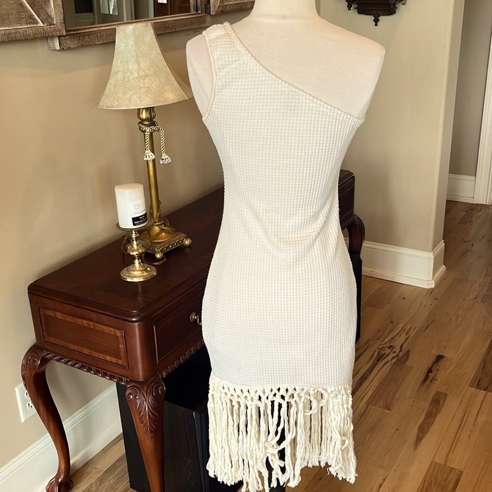 One Shoulder Cream Waffle Form Fitting Dress Fringe New - Picture 8 of 10